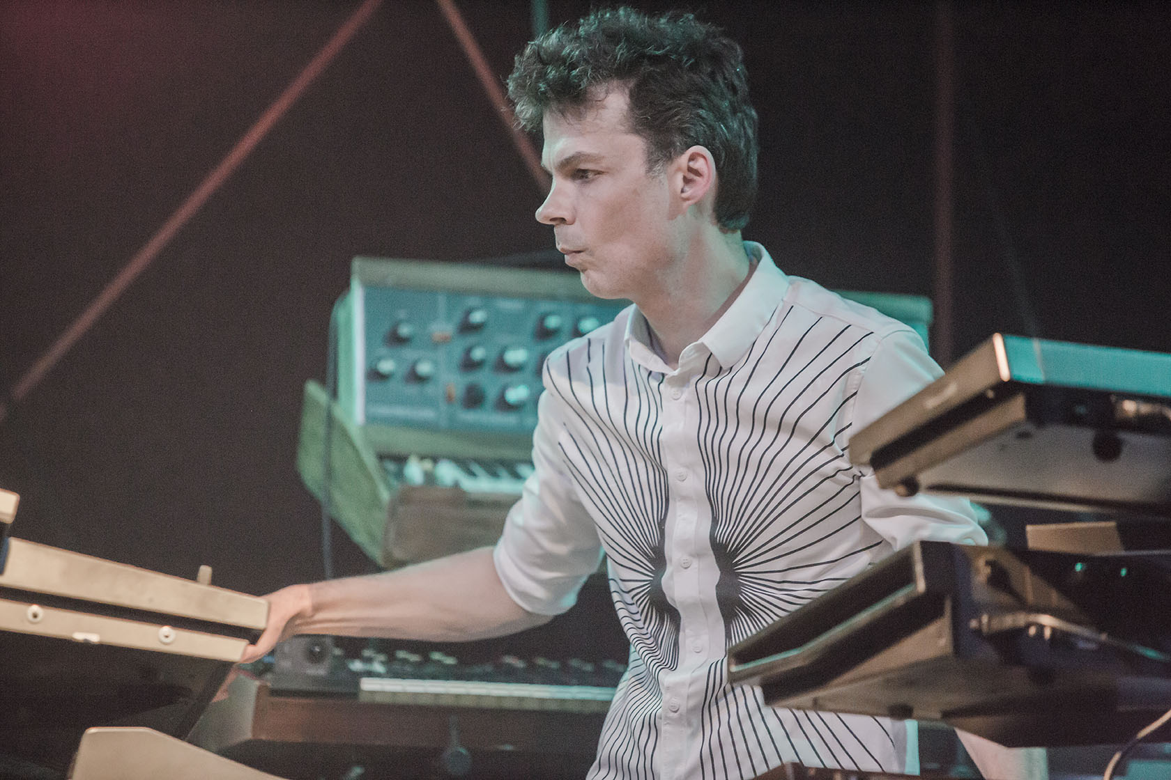 Carlos Trilha performing at the keyboard