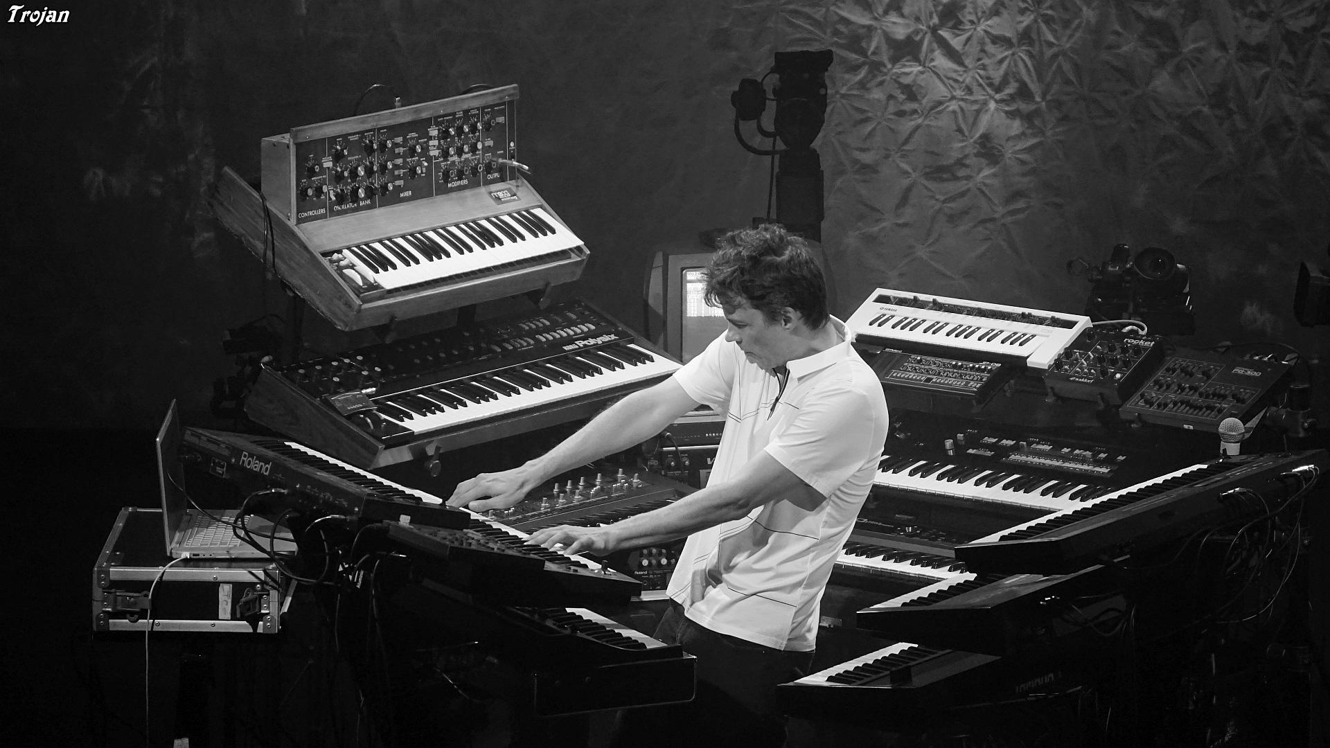 Carlos Trilha no Concerto No.1 para Sintetizadores