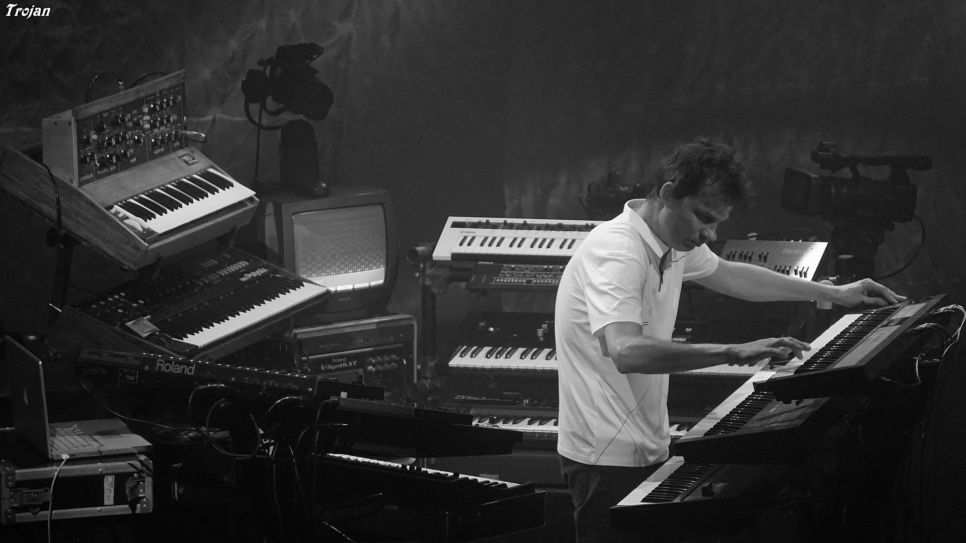 Carlos Trilha no Concerto No.1 para Sintetizadores