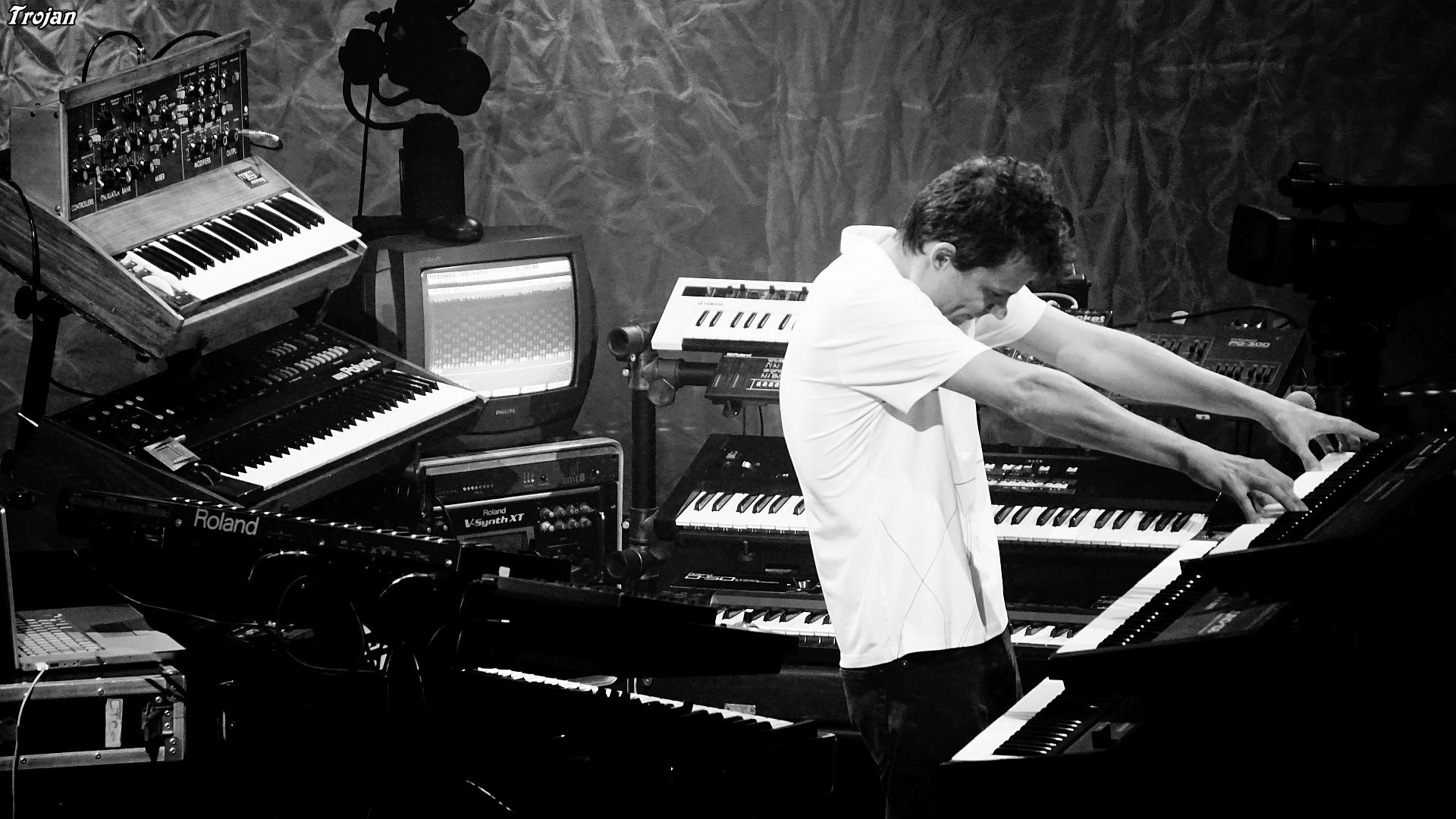 Carlos Trilha no Concerto No.1 para Sintetizadores