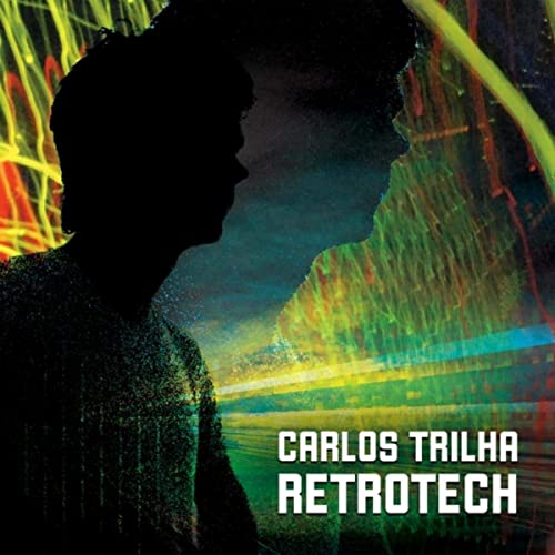 Carlos Trilha ao teclado, cockpit de sintetizadores analógicos