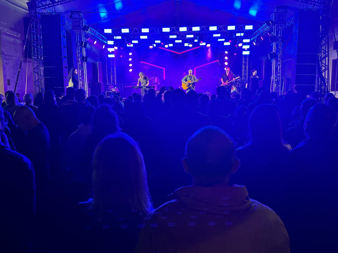 Especial Legião Urbana em Laguna, plateia e palco
